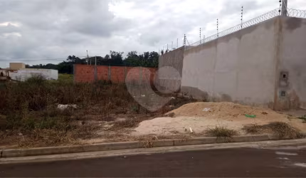 Lote no Jardim do Bosque, aceita financiamento ou aquisição de terreno e construção .