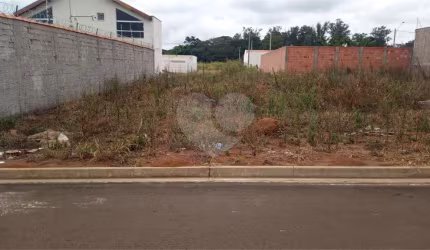 Lote no Jardim do Bosque, aceita financiamento ou aquisição de terreno e construção .