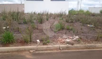 Lote no Jardim do Bosque, aceita financiamento ou aquisição de terreno e construção .