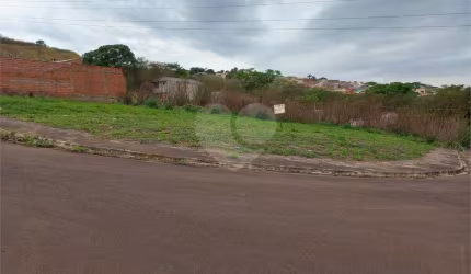 Terreno no Prolongamento Jardim das Torres.