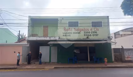 Sobrado para venda.