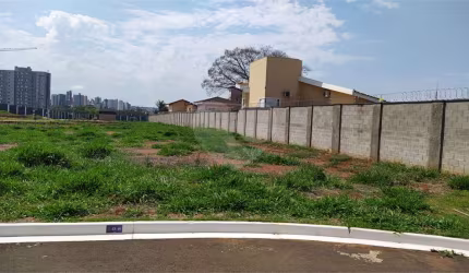 Terreno plano no condomínio Monte das Araucarias