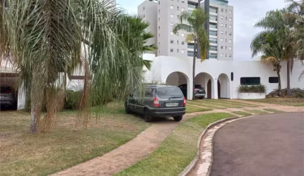 Casa térrea no Condomínio Faber I.