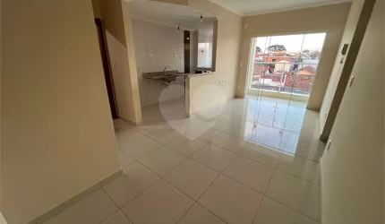 Apartamento no Condomínio Residencial Clarice.