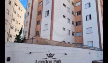 Apartamento no Condomínio London Park .