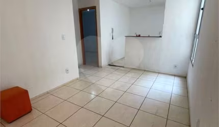 Apartamento no Condomínio Monte Everest.