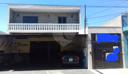 Sobrado com salão comercial na Vila Prado