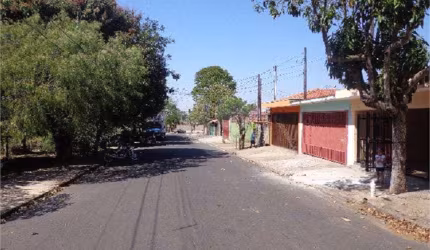 Casa Térrea com 2 dormitórios.