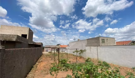 Terreno com 250,00 m² de área total.
