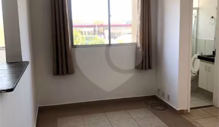 Apartamento no Condomínio Monte Alto .