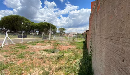 Terreno com 213,00 m² de área total.