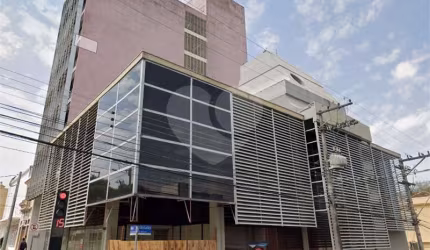 Prédio Comercial para locação na Av. São Carlos- Centro.