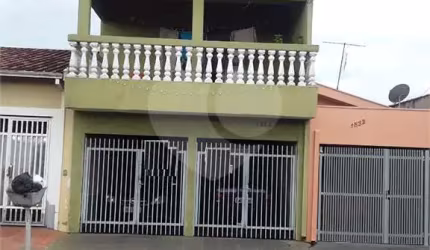 Sobrado com 3 dormitórios.
