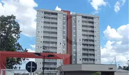 Apartamento no Condomínio Flor de Liz.