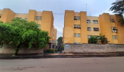Apartamento no Condomínio Santa Isabel.