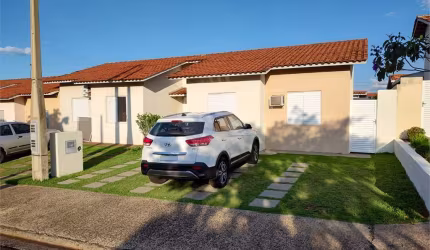 Casa Térrea no Condomínio Villagio Do Sol.