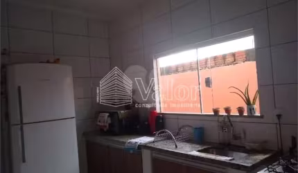Casa Térrea com 3 dormitórios, sendo 1 suíte.