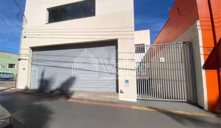 Galpão com 370m² no Centro.