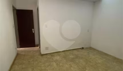 Sala comercial localizado no centro