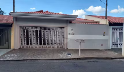 Casa térrea no Jardim Hikare
