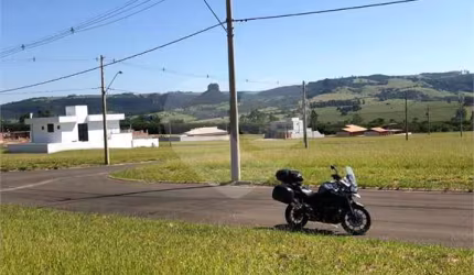 Terreno com  boa Localização no condomínio Estancia Cavalinno na cidade de Analândia.