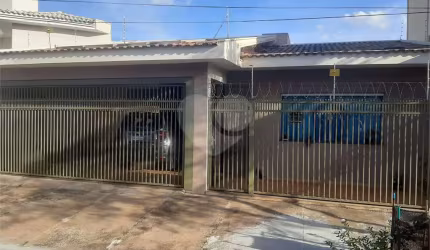 Bela casa com boa localização no bairro Portal do Sol