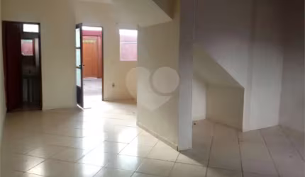 Sobrado com 3 dormitórios.