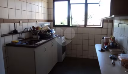 Apartamento no Condomínio Amoreiras