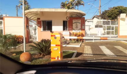 Apartamento á venda no Condomínio Oscar Barros.