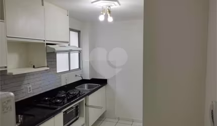 Apartamento no Condomínio Mont Royal.