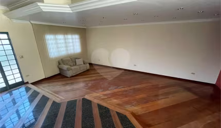 Excelente casa no Parque Santa Marta.