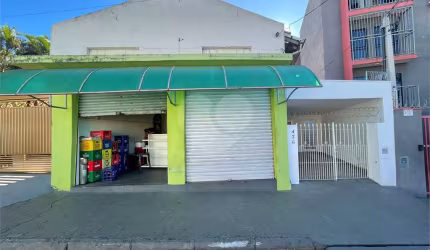Casa térrea e salão comercial a venda no Jardim Bandeirantes.