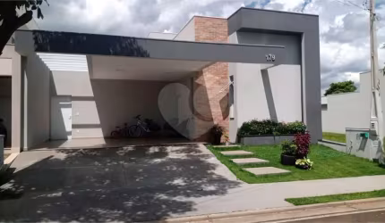 Casa para venda no condomínio de alto padrão Village Damha III