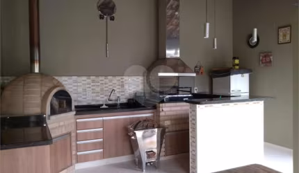 Casa térrea para venda ou locação no Centro .
