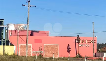 Imóvel comercial contendo terreno com área total de 3.000,00 m² .