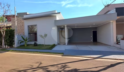 Casa térrea no condomínio fechado Village Damha III