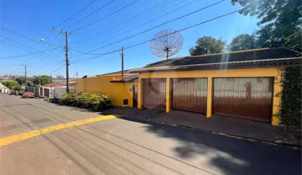 Casa térrea com piscina para locação no Cidade Jardim