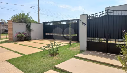 Chácara no Condomínio Quinta dos Buritis.