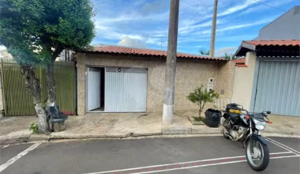 Casa térrea para venda na Vila Nossa Senhora de Fátima.