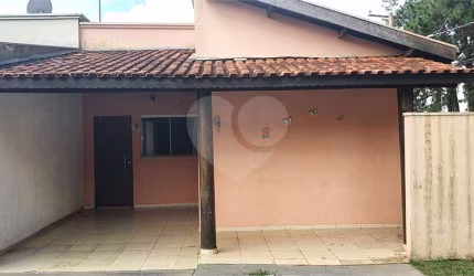 Casa térrea para locação e venda no Condomínio Mont Carlo I