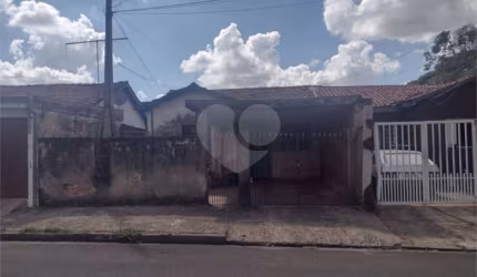 Vende-se terreno com 2 casas no Vila Boa Vista I