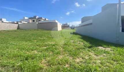 Lote no Condomínio Village Damha IV