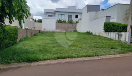 Vende-se terreno no Village Damha em Araraquara