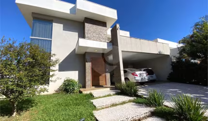 Casa com alto padrão de acabamento para venda no Condomínio Montreal.