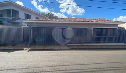 Vende-se excelente casa térrea próximo ao Estadio do Zuzão
