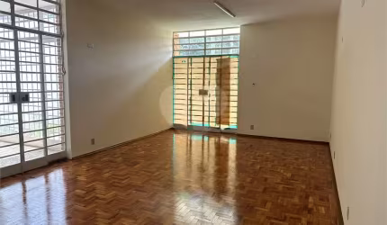 Casa térrea no Centro para venda ou locação
