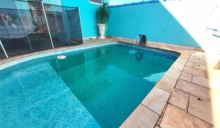 Casa residencial com ponto comercial a venda no Centro