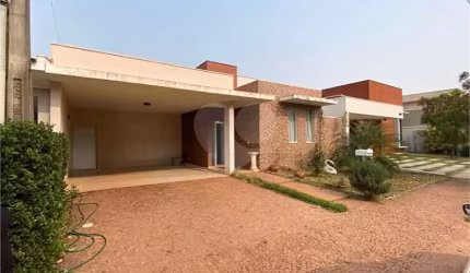 Casa Térrea com Espaço Gourmet Completo no Condomínio Village Damha 3