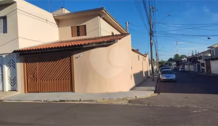 Casa à Venda na Vila Brasília – Ampla e Confortável!