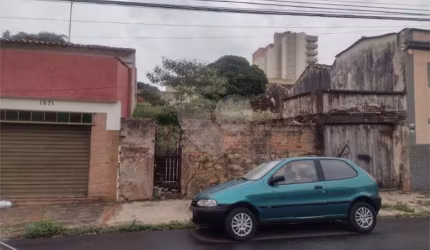 Terreno com 421 m², localizado no centro de São Carlos